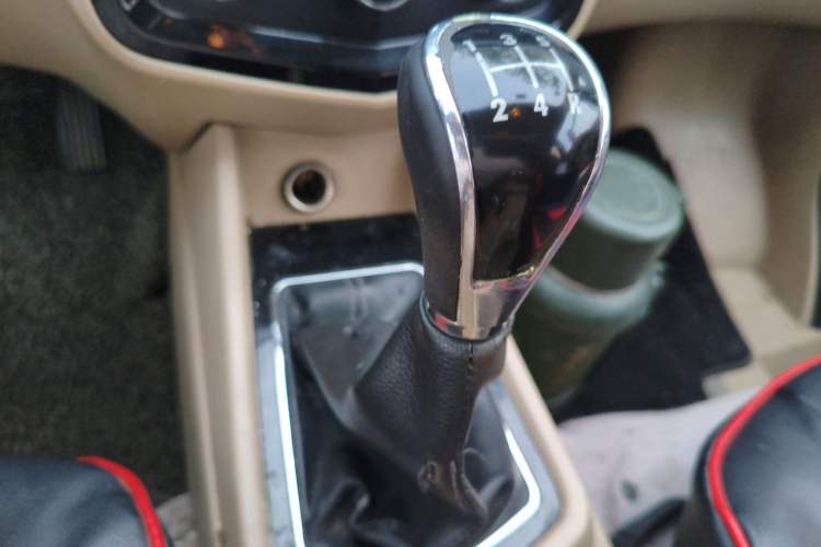 Used Wuling Zhengcheng 2015 1.8L Luxury Model LJ479QE2 Gear Lever