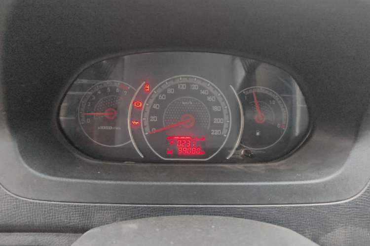 Used Wuling Zhengcheng 2015 1.8L Comfort Model LJ479QE2 Odometer Close Up