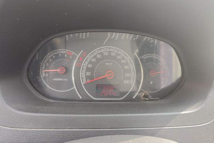 Used Wuling Zhengcheng 2015 1.8L Comfort Model LJ479QE2 Odometer Close Up
