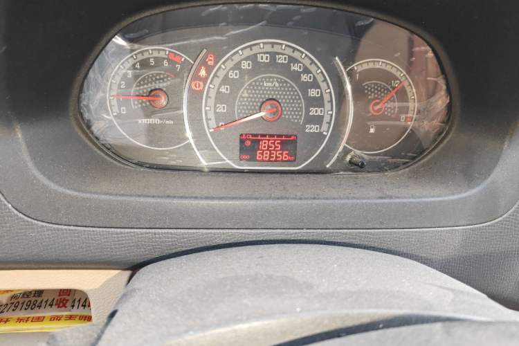 Used Wuling Zhengcheng 2015 1.8L Luxury Model LJ479QE2 Odometer Close Up