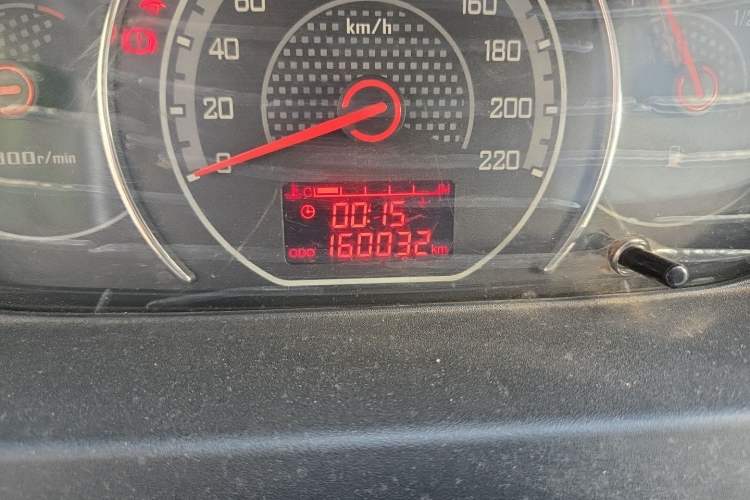 Used Wuling Zhengcheng 2015 1.5L Comfort L3C Odometer Close Up