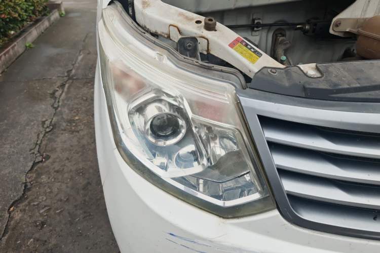 Used Wuling Zhengcheng 2015 1.5L Comfort L3C Right Front Headlight