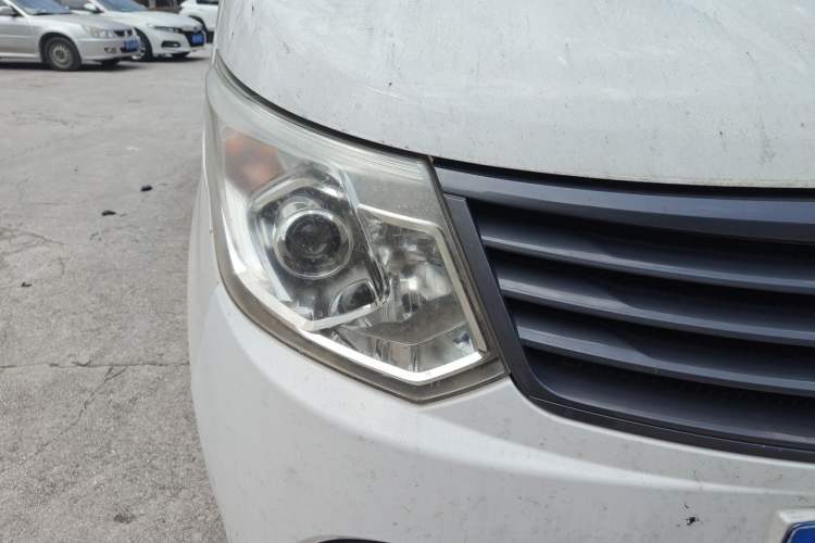 Used Wuling Zhengcheng 2015 1.8L Comfort Model LJ479QE2 Right Front Headlight