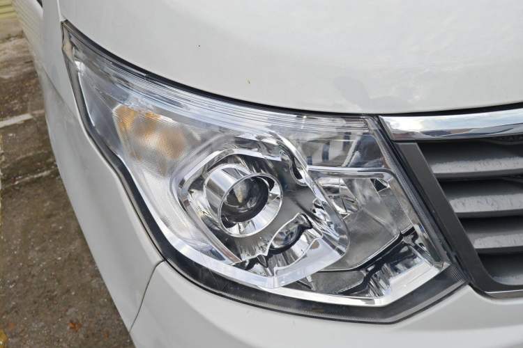 Used Wuling Zhengcheng 2015 1.8L Luxury Model LJ479QE2 Right Front Headlight