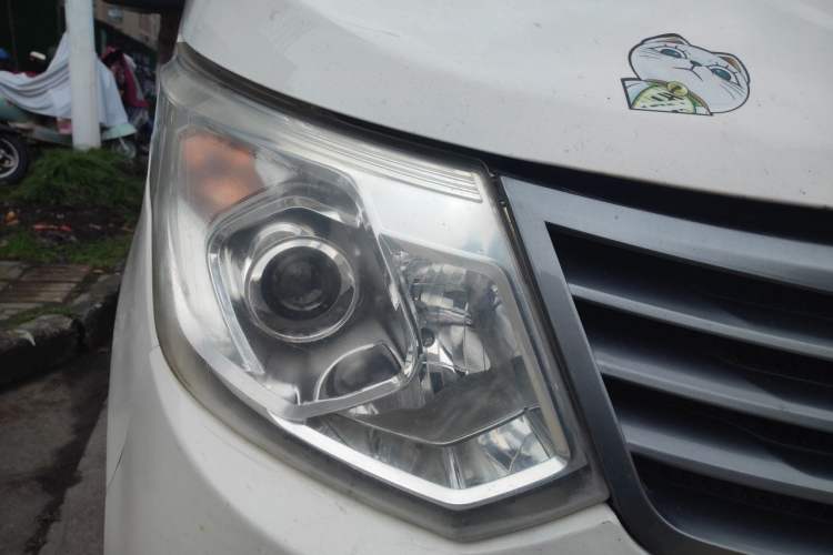 Used Wuling Zhengcheng 2015 1.5L Comfort L3C Right Front Headlight