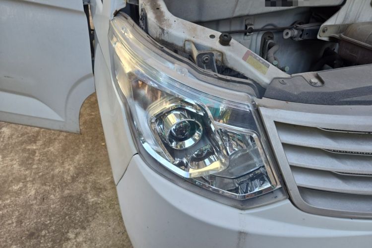 Used Wuling Zhengcheng 2015 1.5L Comfort L3C Right Front Headlight