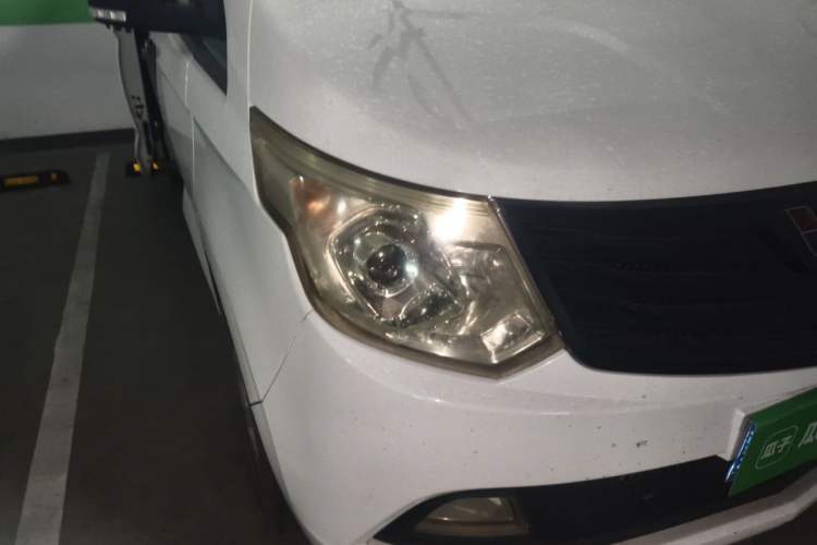 Used Wuling Zhengcheng 2015 1.5L Comfort L3C Right Front Headlight