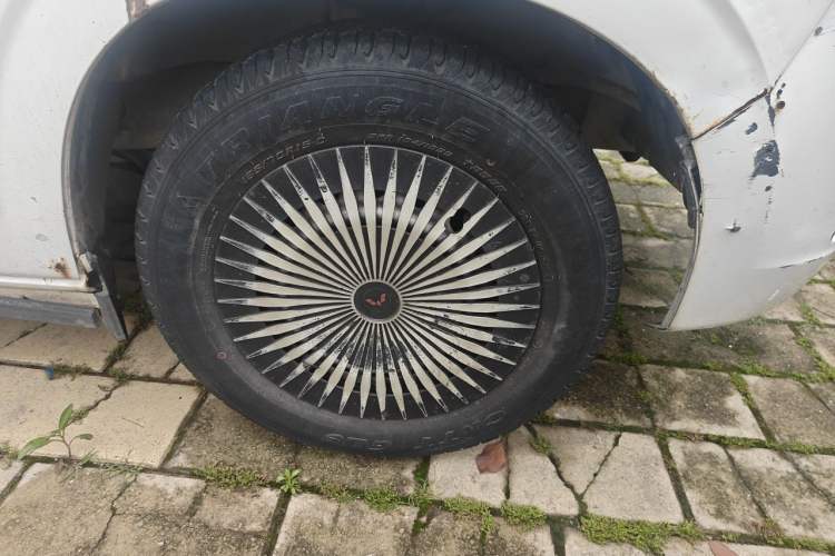 Used Wuling Zhengcheng 2015 1.5L Comfort L3C Right Front Wheel Hub