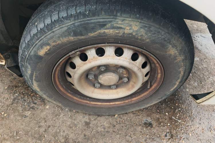 Used Wuling Zhengcheng 2015 1.5L Comfort L3C Right Front Wheel Hub