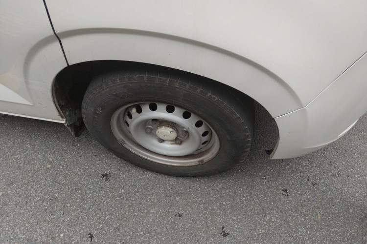 Used Wuling Zhengcheng 2015 1.8L Comfort Model LJ479QE2 Right Front Wheel Hub