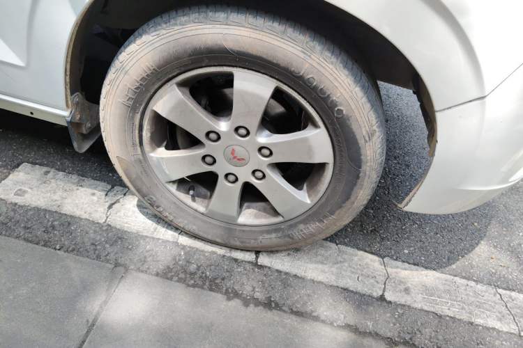 Used Wuling Zhengcheng 2015 1.8L Luxury Model LJ479QE2 Right Front Wheel Hub