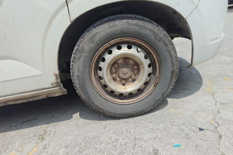 Used Wuling Zhengcheng 2015 1.8L Comfort Model LJ479QE2 Right Front Wheel Hub