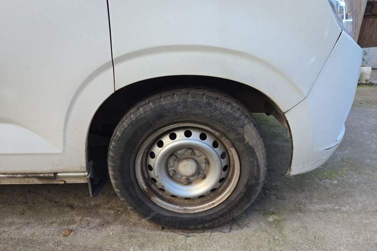 Used Wuling Zhengcheng 2015 1.5L Comfort L3C Right Front Wheel Hub