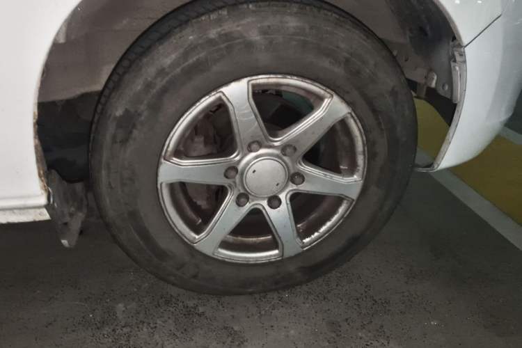 Used Wuling Zhengcheng 2015 1.5L Comfort L3C Right Front Wheel Hub