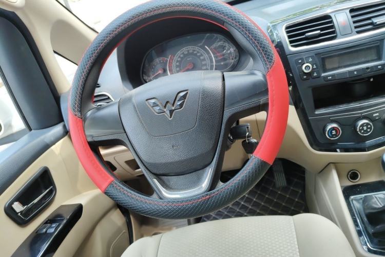 Used Wuling Zhengcheng 2015 1.8L Luxury Model LJ479QE2 Steering Wheel