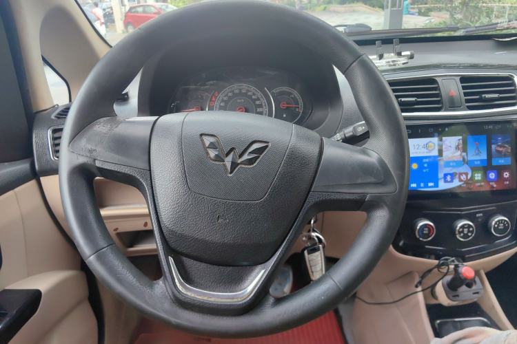 Used Wuling Zhengcheng 2015 1.8L Luxury Model LJ479QE2 Steering Wheel