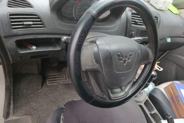 Used Wuling Zhengcheng 2015 1.8L Comfort Model LJ479QE2 Steering Wheel