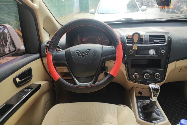 Used Wuling Zhengcheng 2015 1.8L Luxury Model LJ479QE2 Steering Wheel