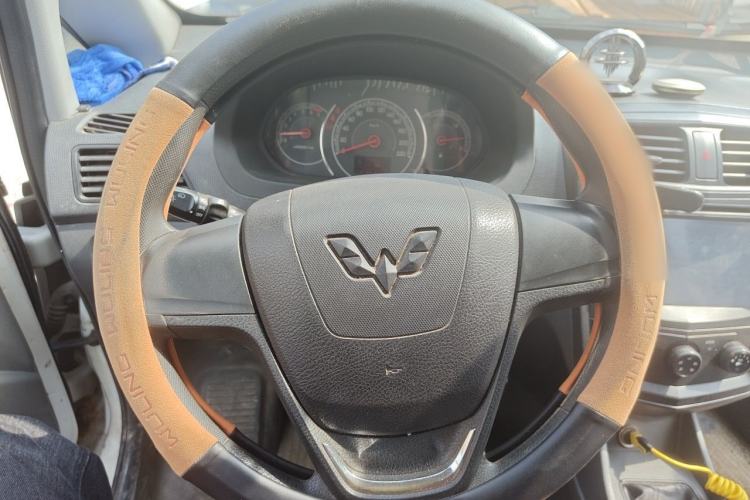 Used Wuling Zhengcheng 2015 1.8L Comfort Model LJ479QE2 Steering Wheel