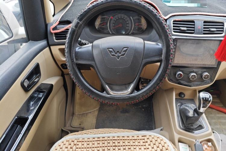 Used Wuling Zhengcheng 2015 1.8L Luxury Model LJ479QE2 Steering Wheel
