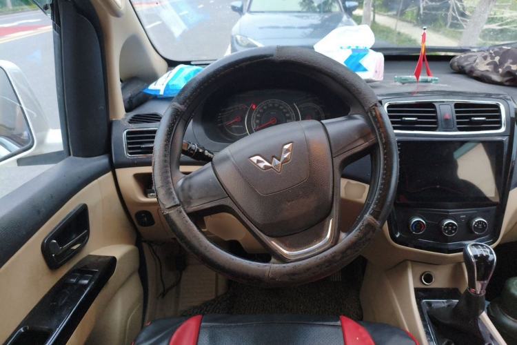 Used Wuling Zhengcheng 2015 1.8L Luxury Model LJ479QE2 Steering Wheel