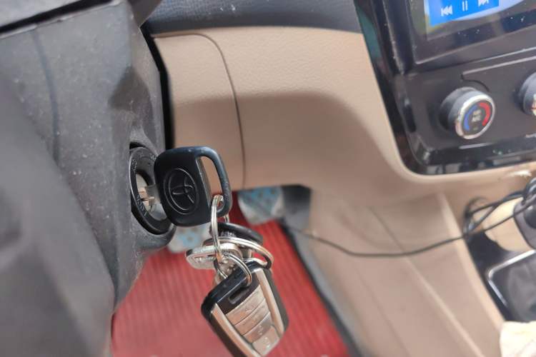 Used Wuling Zhengcheng 2015 1.8L Luxury Model LJ479QE2 Vehicle Key