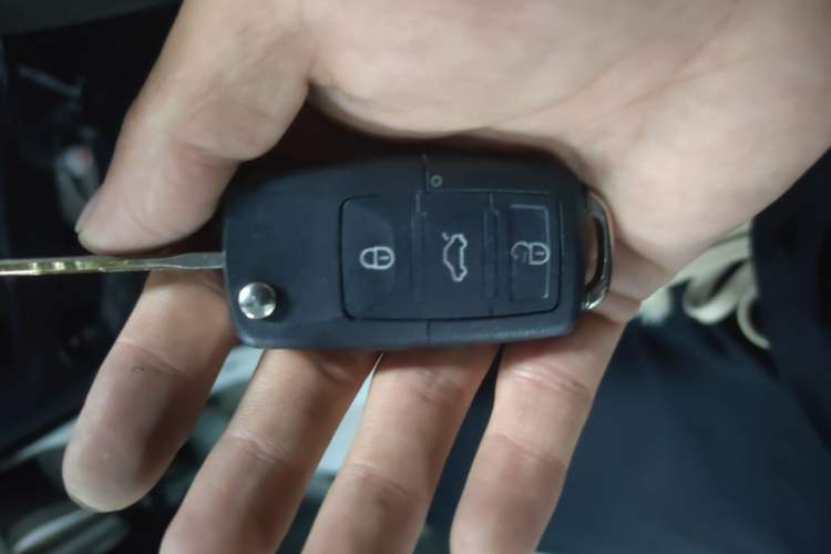 Used Wuling Zhengcheng 2015 1.5L Comfort L3C Vehicle Key
