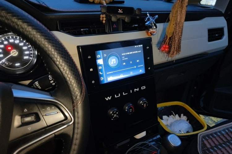 Used Wuling Zhengcheng 2021 1.5T Manual Luxury Version Audio And AC Panel