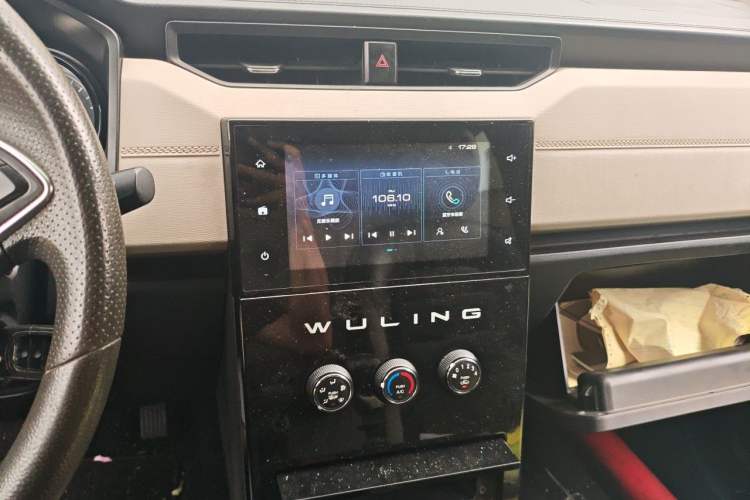 Used Wuling Zhengcheng 2021 1.5T Manual Luxury Version Audio And AC Panel