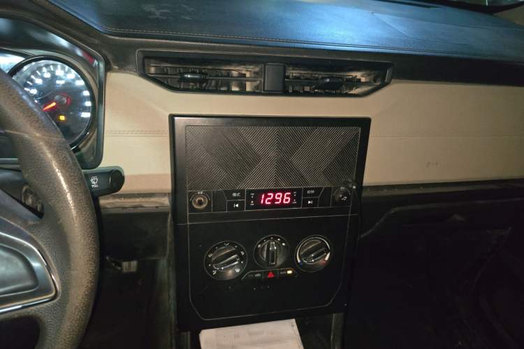 Used Wuling Zhengcheng 2021 1.5T Manual Comfort Version Audio And AC Panel