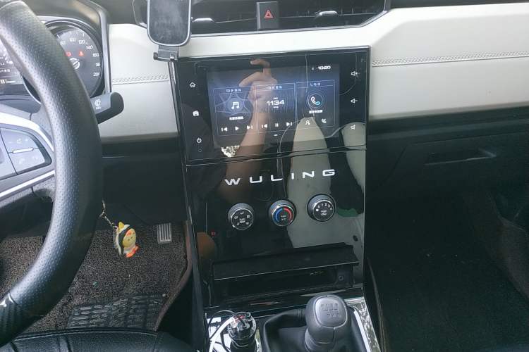 Used Wuling Zhengcheng 2021 1.5T Manual Luxury Version Audio And AC Panel