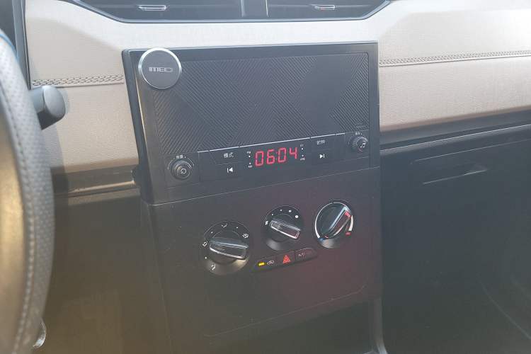 Used Wuling Zhengcheng 2021 1.5T Manual Comfort Version Audio And AC Panel
