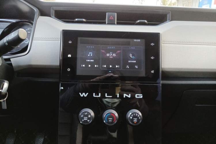 Used Wuling Zhengcheng 2021 1.5T Manual Luxury Version Audio And AC Panel