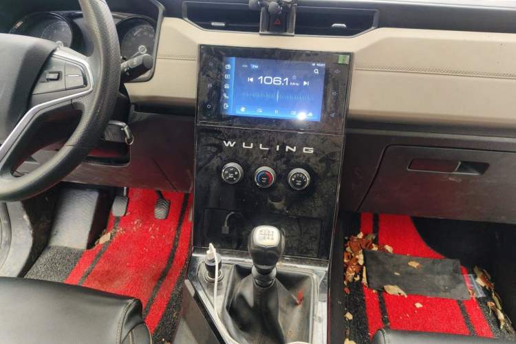 Used Wuling Zhengcheng 2021 1.5T Manual Luxury Version Audio And AC Panel