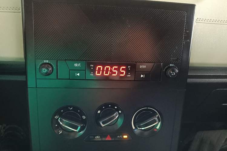 Used Wuling Zhengcheng 2021 1.5T Manual Comfort Version Audio And AC Panel