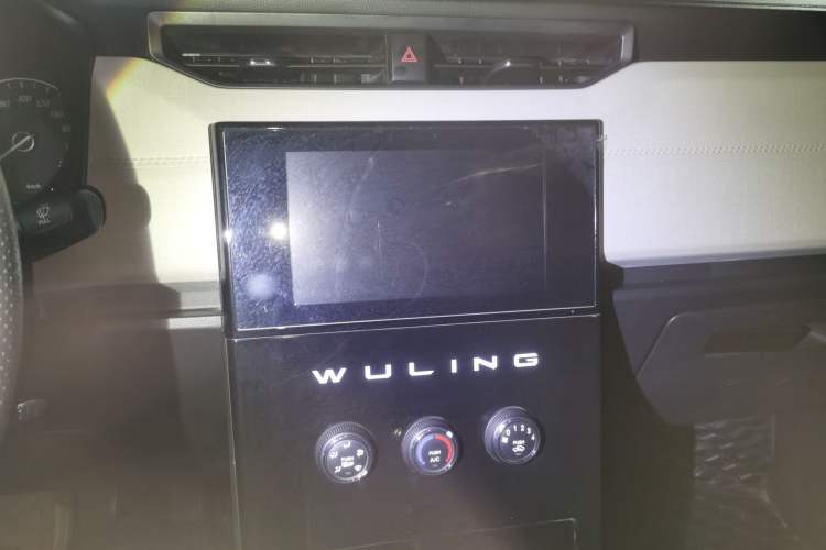 Used Wuling Zhengcheng 2021 1.5T Manual Luxury Version Audio And AC Panel