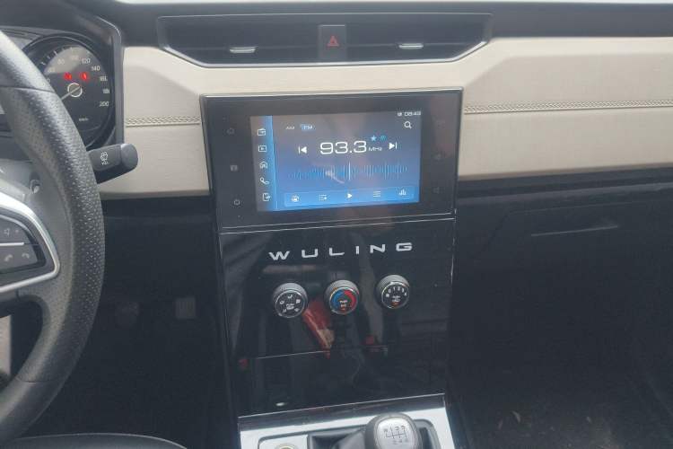 Used Wuling Zhengcheng 2021 1.5T Manual Luxury Version Audio And AC Panel