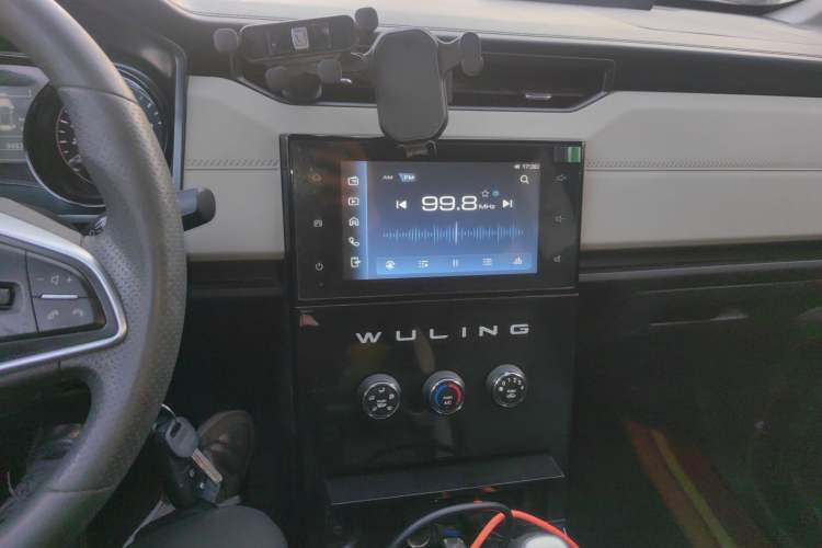 Used Wuling Zhengcheng 2021 1.5T Manual Luxury Version Audio And AC Panel