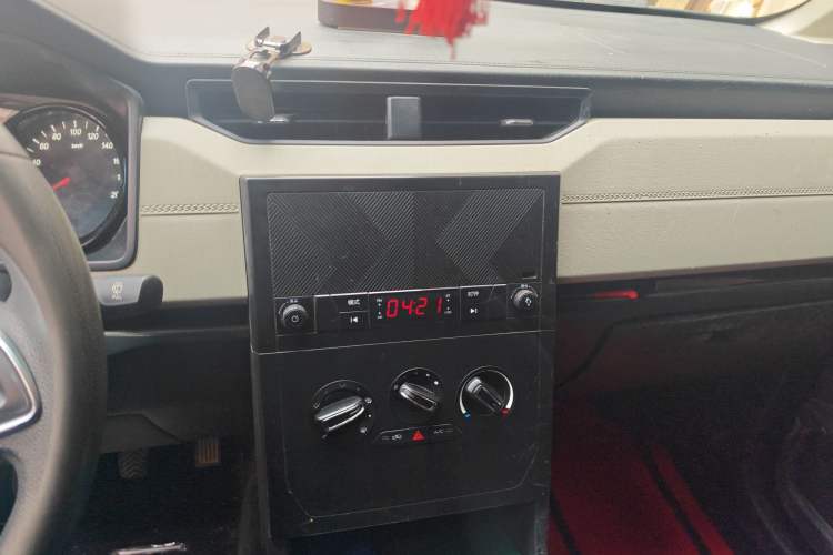 Used Wuling Zhengcheng 2021 1.5T Manual Comfort Version Audio And AC Panel