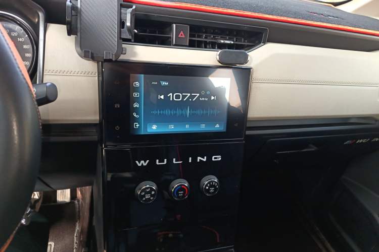 Used Wuling Zhengcheng 2021 1.5T Manual Luxury Version Audio And AC Panel