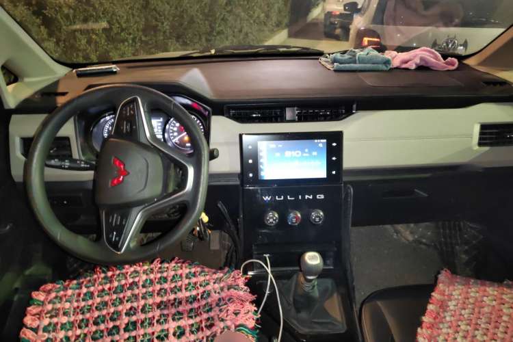 Used Wuling Zhengcheng 2021 1.5T Manual Comfort Version Center Console