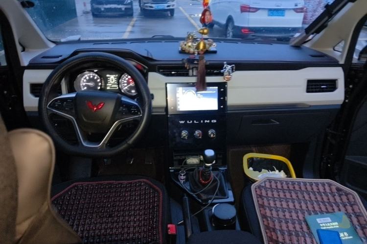 Used Wuling Zhengcheng 2021 1.5T Manual Luxury Version Center Console