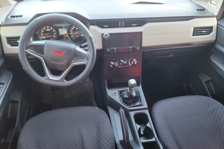 Used Wuling Zhengcheng 2021 1.5T Manual Comfort Version Center Console
