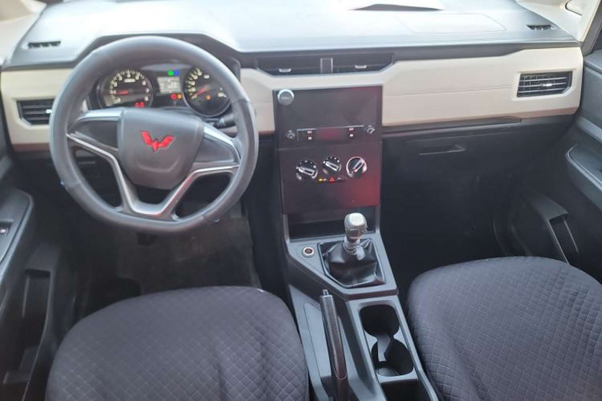Used Wuling Zhengcheng 2021 1.5T Manual Comfort Version Center Console