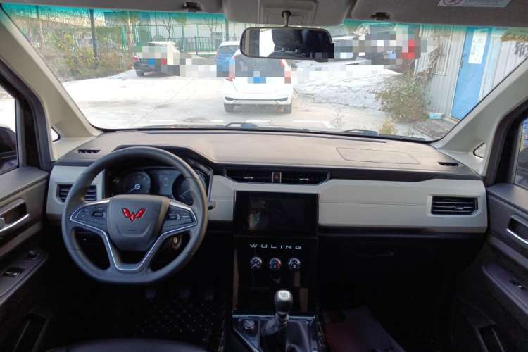 Used Wuling Zhengcheng 2021 1.5T Manual Luxury Version Center Console