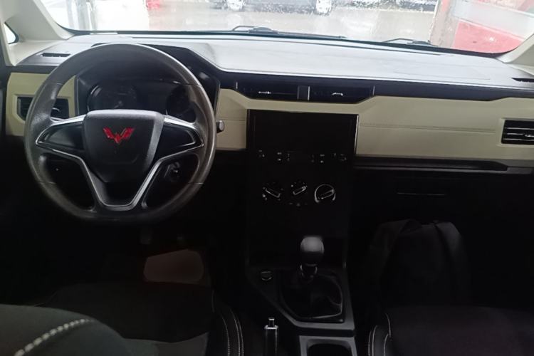 Used Wuling Zhengcheng 2021 1.5T Manual Comfort Version Center Console