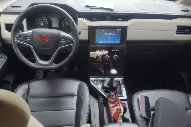 Used Wuling Zhengcheng 2021 1.5T Manual Luxury Version Center Console