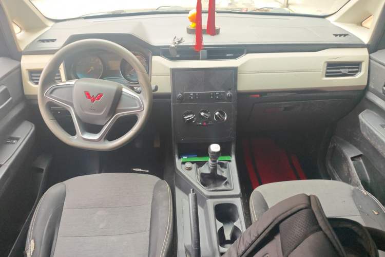 Used Wuling Zhengcheng 2021 1.5T Manual Comfort Version Center Console