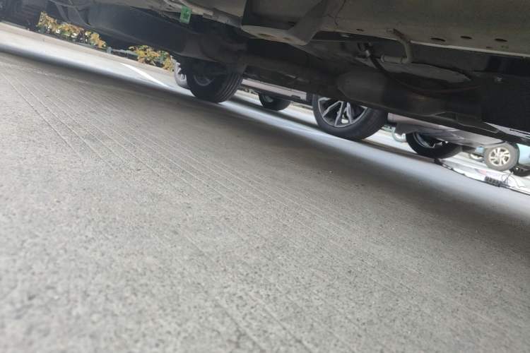 Used Wuling Zhengcheng 2021 1.5T Manual Luxury Version Chassis Front Right