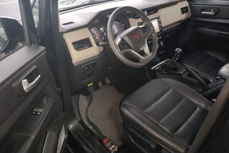 Used Wuling Zhengcheng 2021 1.5T Manual Luxury Version Driver Seat